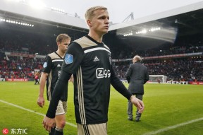 九游游戏包含荷甲集结日走向成谜；塞维利亚防线松动；气氛紧张；更衣室氛围转暖的词条